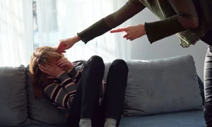 Copil batut - violenta parinti FOTO Shutterstock