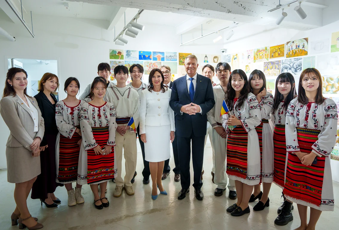 Klaus Iohannis şi Carmen Iohannis, la întâlnirea cu comunitatea românească din Seul. FOTO: Administraţia Prezidenţială