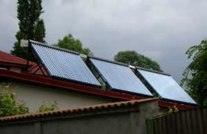 Panourile solare scad considerabil factura pentru căldură şi apă caldă