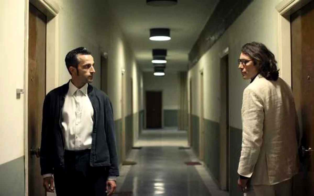 „Chelnerul” („The Waiter”) de Steve Krikris,
un neo-noir grecesc delectabil (foto Cinepivates.com)