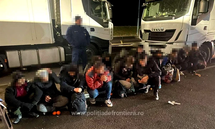 Migranții erau ascunți printre marfă FOTO Poliția de Frontieră 