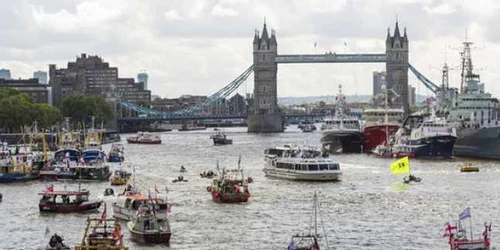 „Batalie navala“ pe Tamisa intre pro-Brexit si anti-Brexit FOTO Getty Images