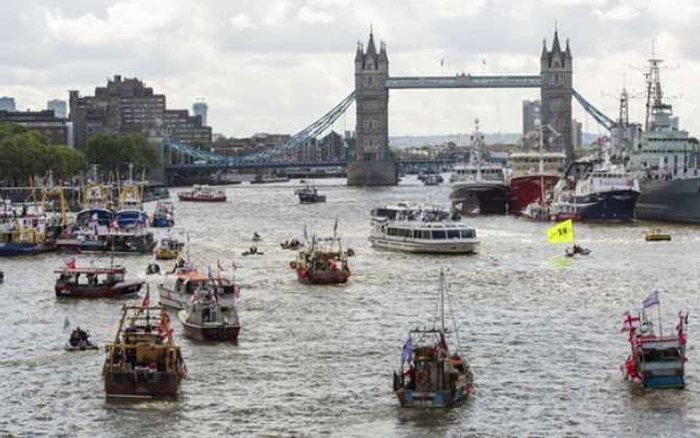 „Batalie navala“ pe Tamisa intre pro-Brexit si anti-Brexit FOTO Getty Images