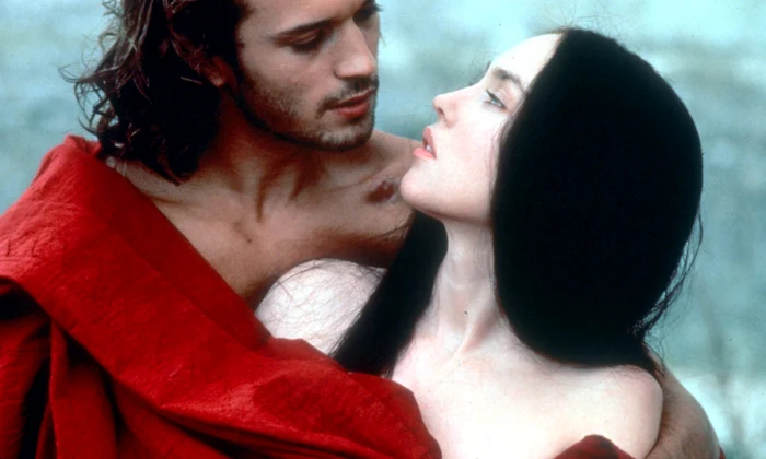 Vincent Perez (stânga) și Isabelle Adjani (dreapta) în „Regina Margot”  1994, profimedia 0018653460 jpg