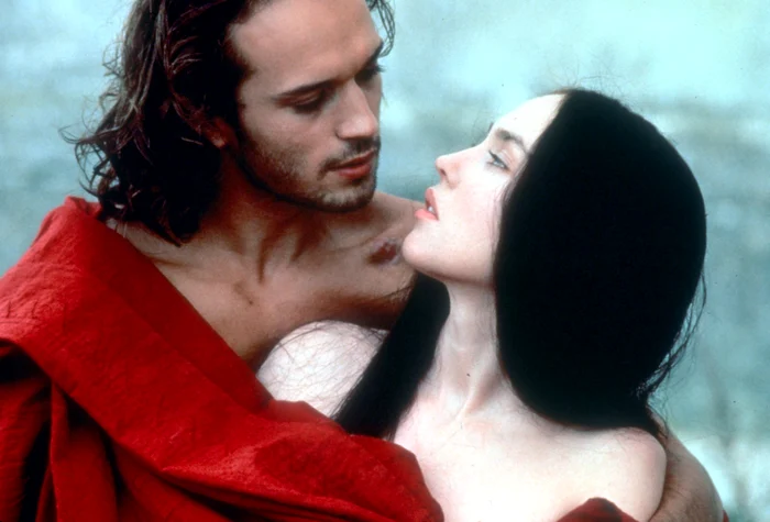 Vincent Perez (stânga) și Isabelle Adjani (dreapta) în „Regina Margot” 1994, profimedia 0018653460 jpg