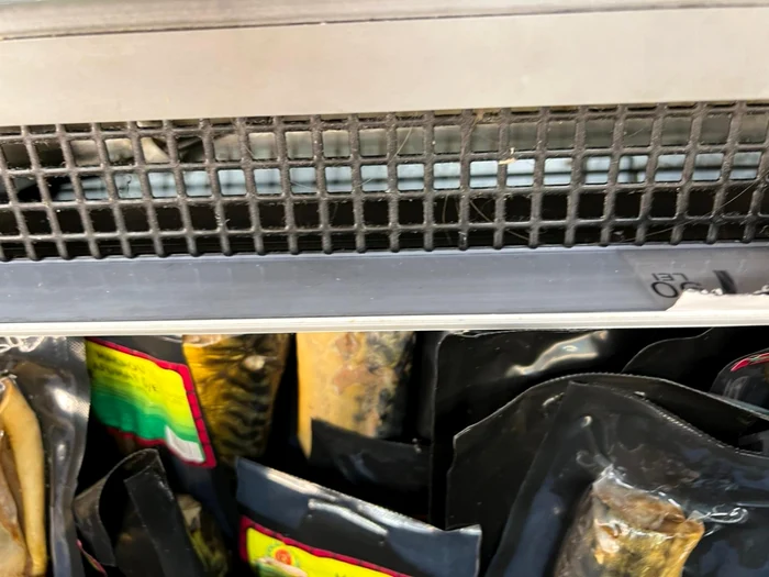 Raftul unuia dintre supermarketurile controlate foto: CJPC Constanţa