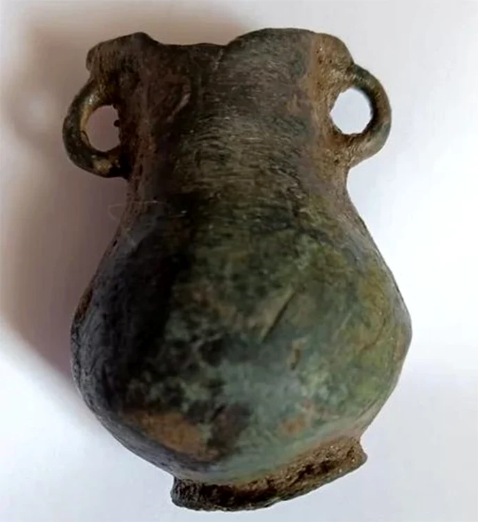 Obiectele descoperite de tânărul gorjean au ajuns la Muzeul Judeţean. Foto: Arhivă personală