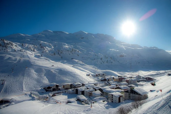 Lech Zurs am Arlberg este cunoscută pentru cea mai bună pârtie (foto: Facebook)