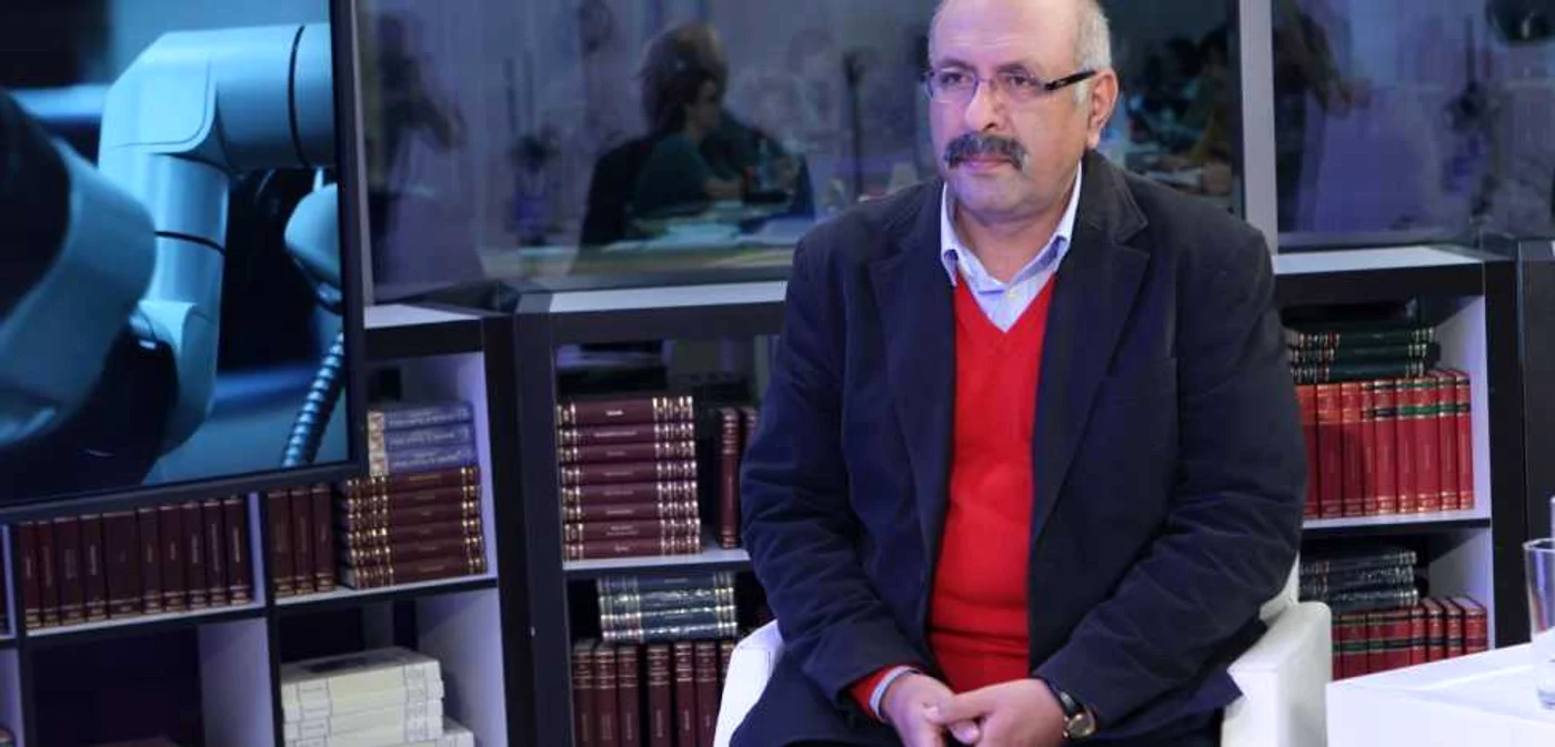 Dr. Hadi Rahimian, specialist în medicină materno-fetală, a realizat mai multe intervenţii în care bebeluşii au fost operaţi înainte de a se naşte