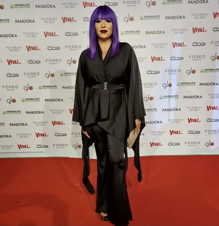 
    Oana Roman, la petrecerea Vivafoto: Instagram  