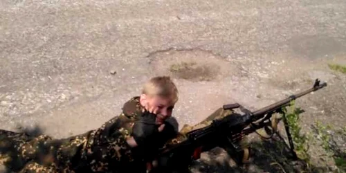 minor din donbas cu mitraliera