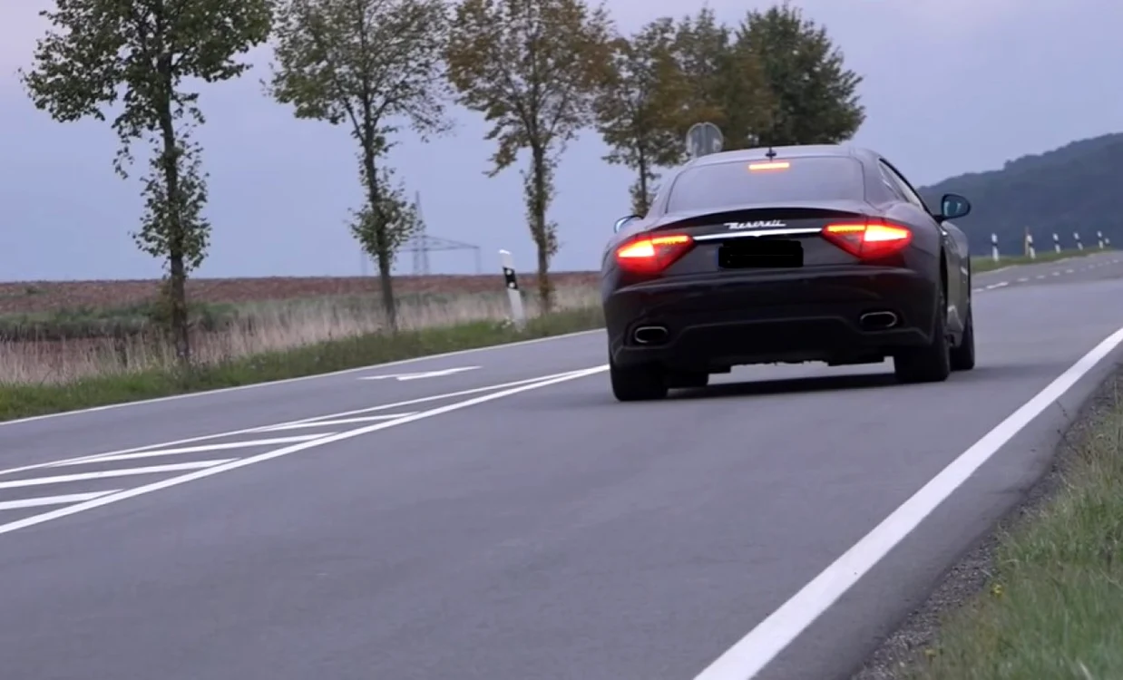 Şoferului nu i-a venit să creadă că maşina sa poate ajunge la 217 km/h FOTO Youtube/Automann-TV