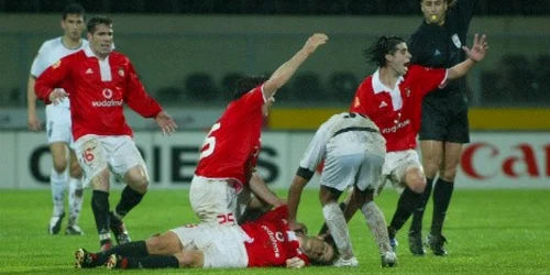 fotbalist mort pe terenul de fotbal Foto José Magalhães/Global Imagens
