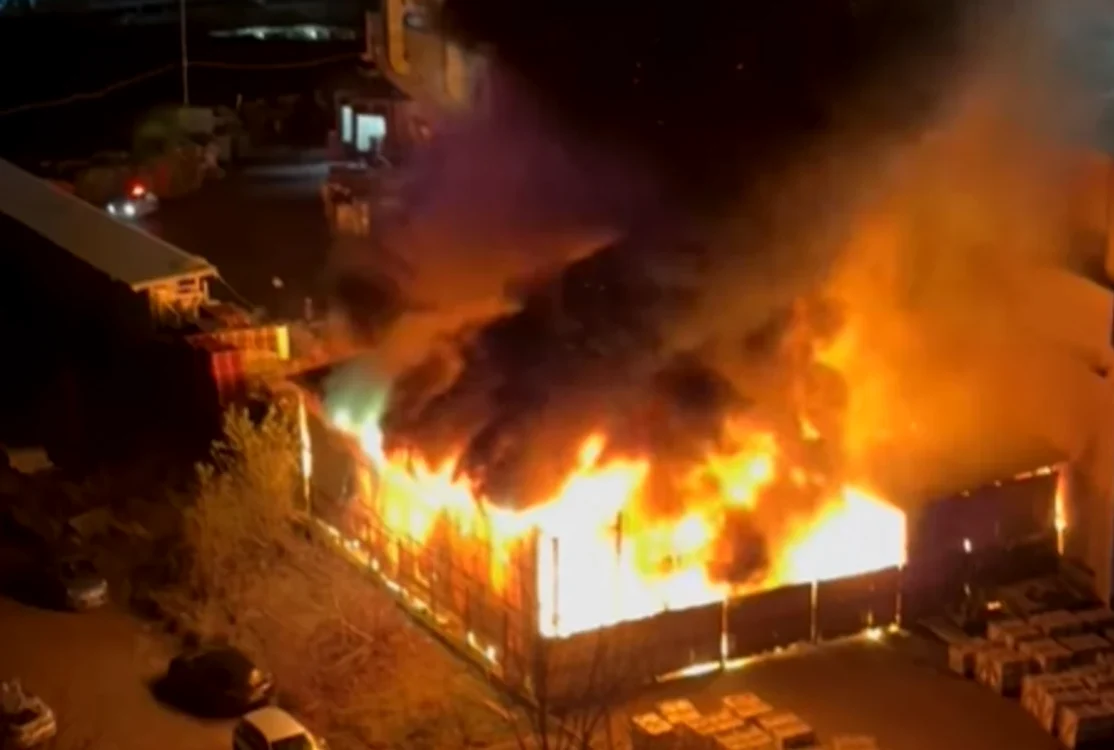 Incendiul la Iulius Mall a izbucnit din cauza unor petarde. FOTO: ISU Cluj