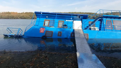 Pontonul de la Tulcea s-a scufundat şi mai mult