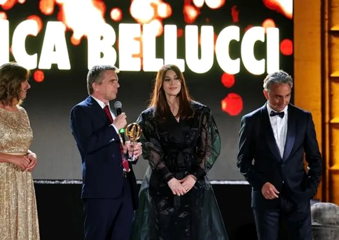 Monica Bellucci, premiată cu trofeul Globo d'Oro. FOTO Facebook Monica Bellucci Private