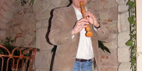 A debutat ca solist la flaut clasic încă din Liceul de Muzică Sigismund Toduţă