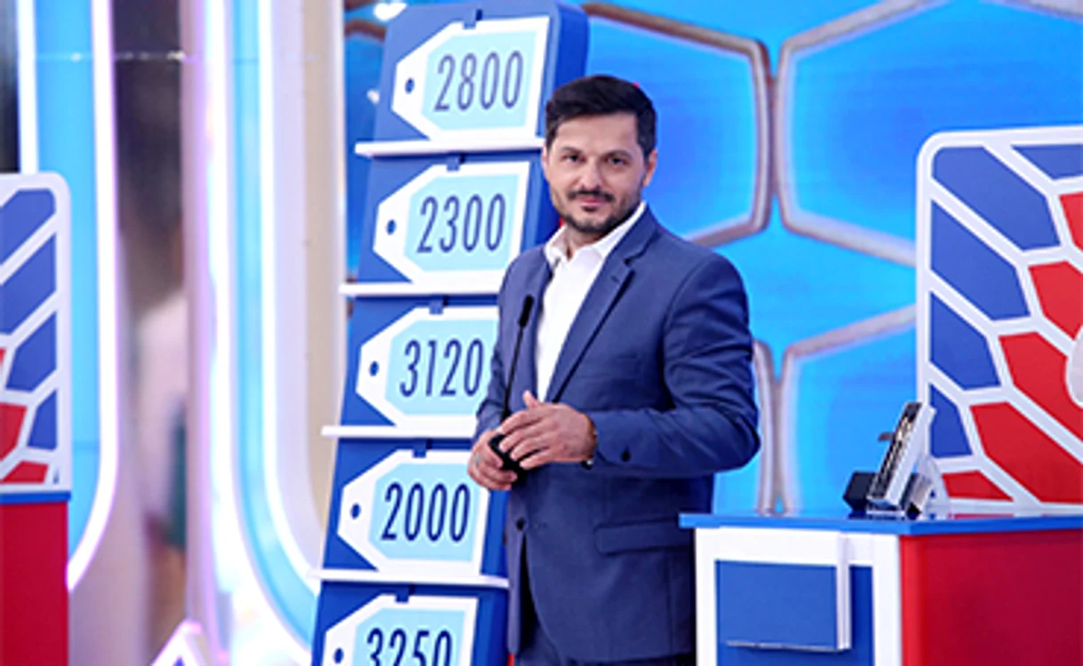 Azi, Liviu prezintă emisiuni la Antena 1 și este tatăl a trei copii frumoși
