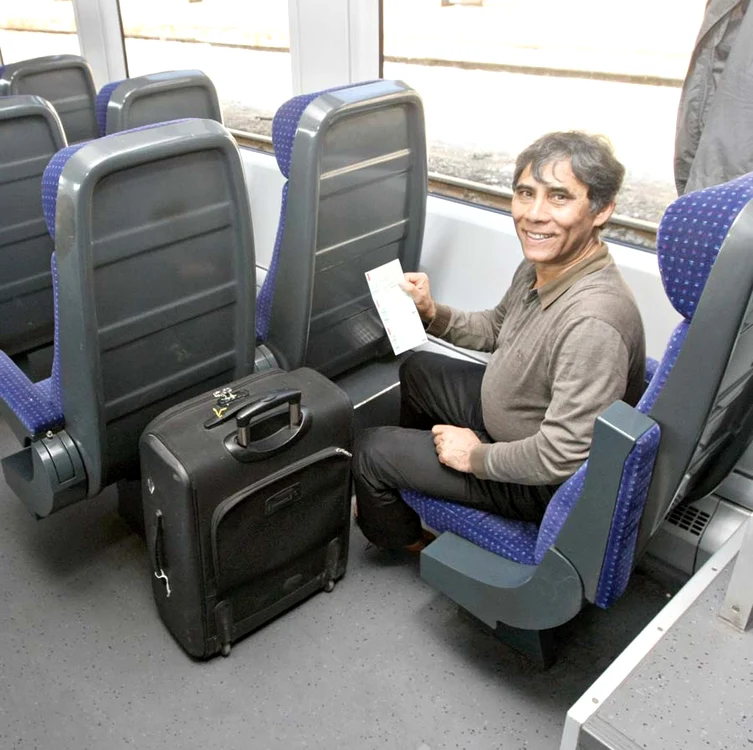 
    În tren sunt  110 locuri, însă  doar unul singur  a fost ocupat,  de Hayssam (Fotografii: Sever Gheorghe, Dorin Constanda)  