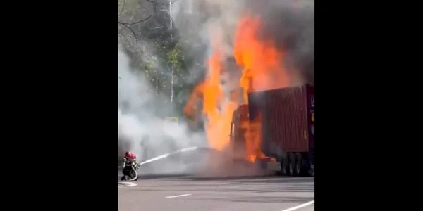 tir în flacari captura video Facebook jpg