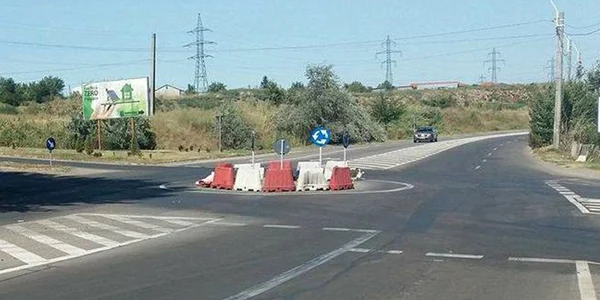 Aşa arată acum sensul giratoriu de la ieşirea din Brăila spre Galaţi FOTO GSDG