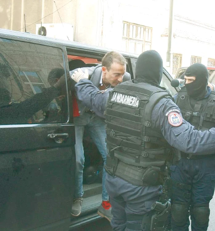 
    2014- Adus cu duba  de mascaţi la  sediul DNA  din Bucureşti (fotografii: eduard enea/mediafax/click!)  