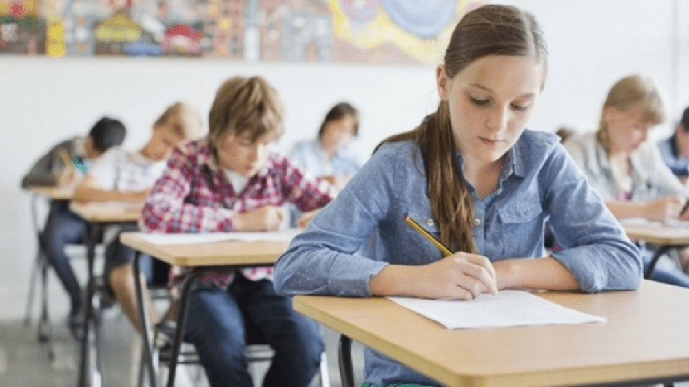 Elevii intră de vineri în vacanța de Paște. Calendarul examenelor naționale