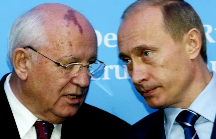 Mihail Gorbaciov Vladimir Putin 2004 FOTO AP