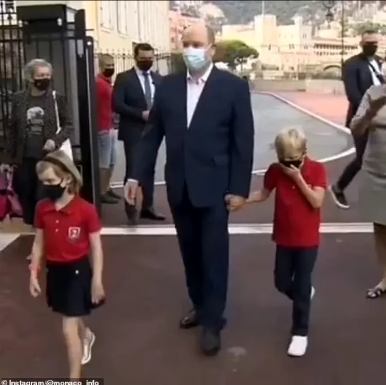
    Albert de Monaco si copiii  