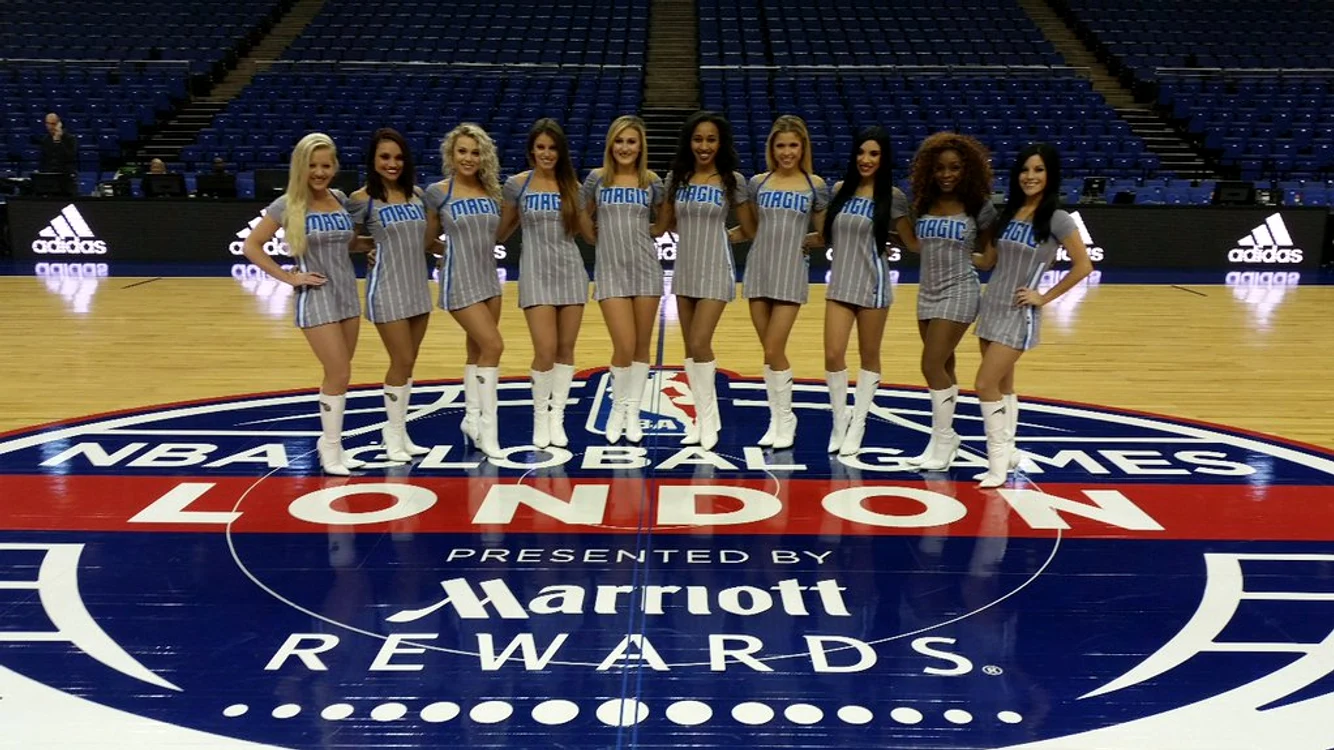 Fetele de la Magic Dancers au fost ovaţionate la scenă deschisă în meciul cu Toronto RaptorsFoto: Twitter