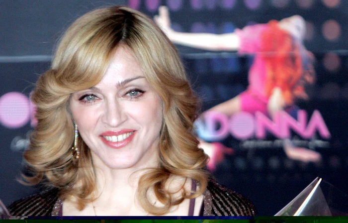 Madonna şi-a luat cinci sosii