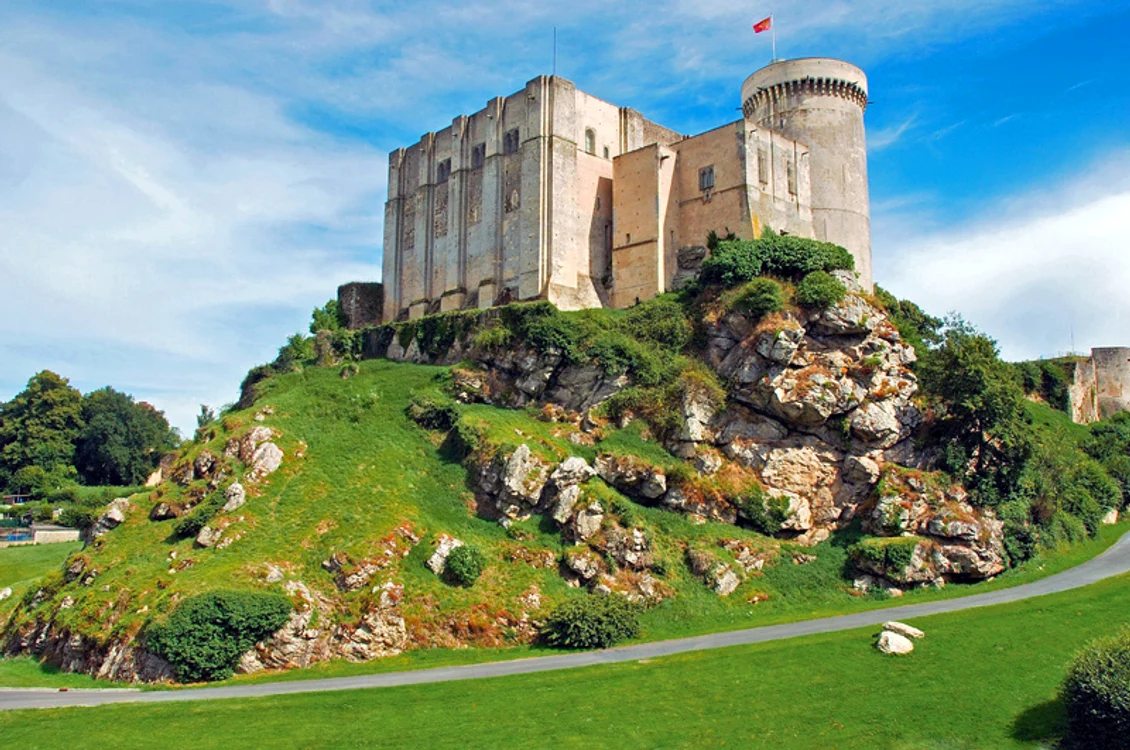 Castelul Falaise,  Normandia de Jos (sec. XII-XIII)