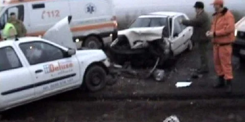 În două dintre accidente maşinile s-au ciocnit frontal. Foto arhivă