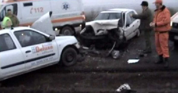 În două dintre accidente maşinile s-au ciocnit frontal. Foto arhivă