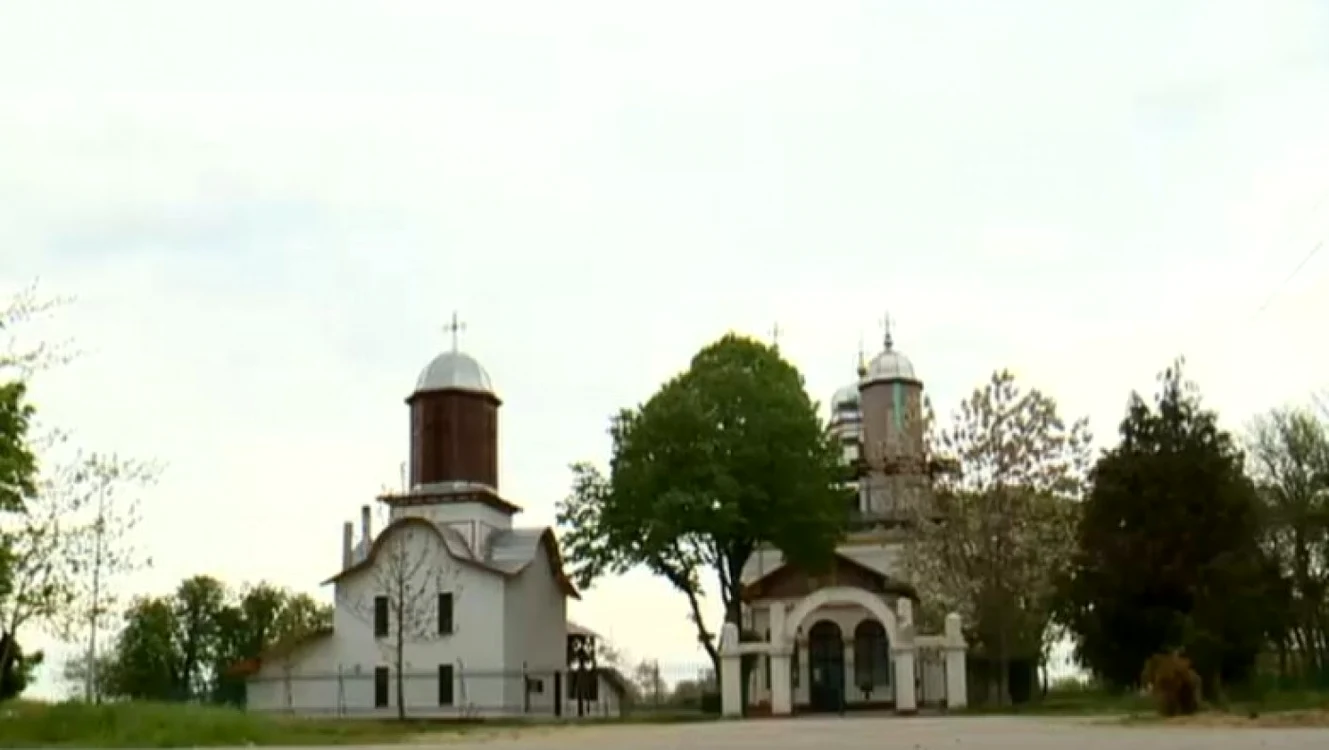 Întâmplarea şocanţă a avut loc în biserica din comuna Curcani FOTO Captură DIGI 24