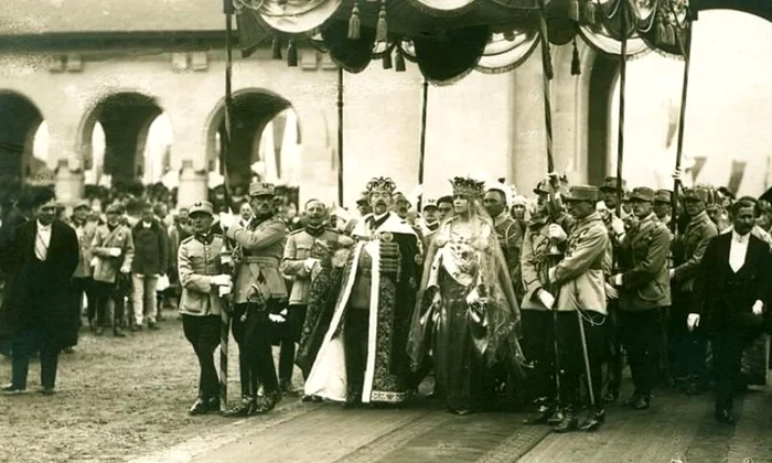 Regele Ferdinand și Regina Maria în ipostaze inedite jpeg