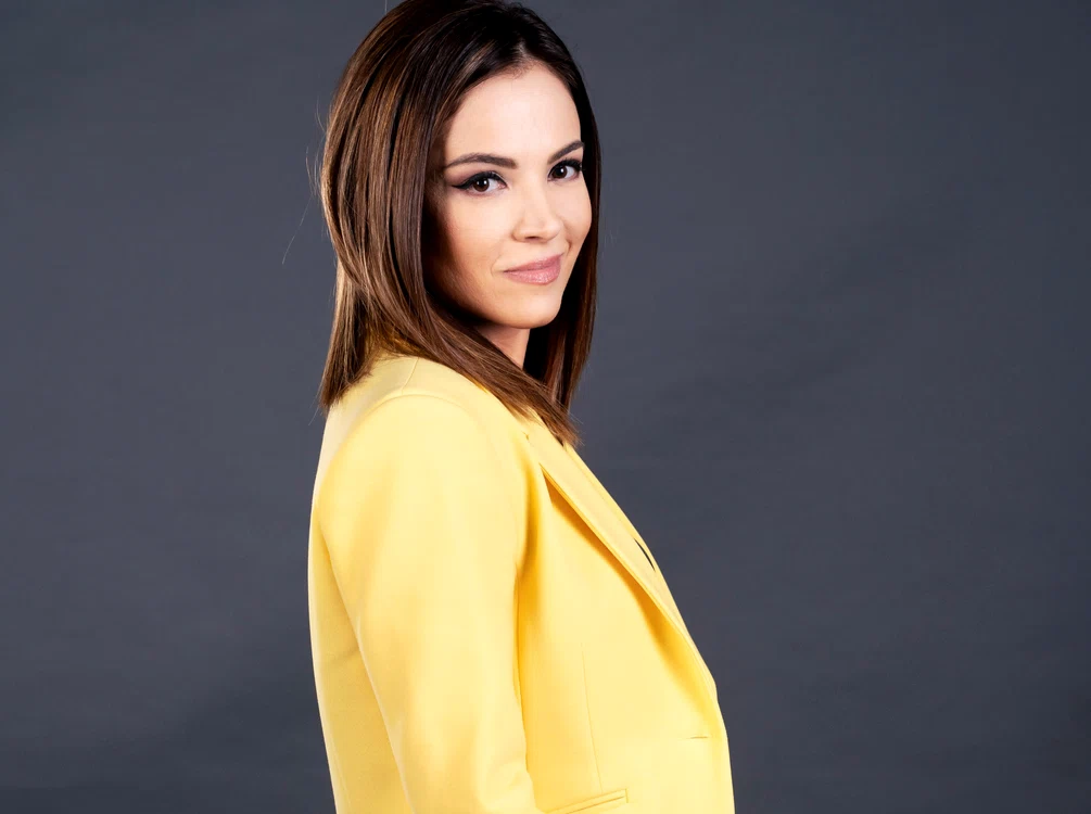 
    Diana Enache prezintă știrile PRO TV de la ora 13.00  