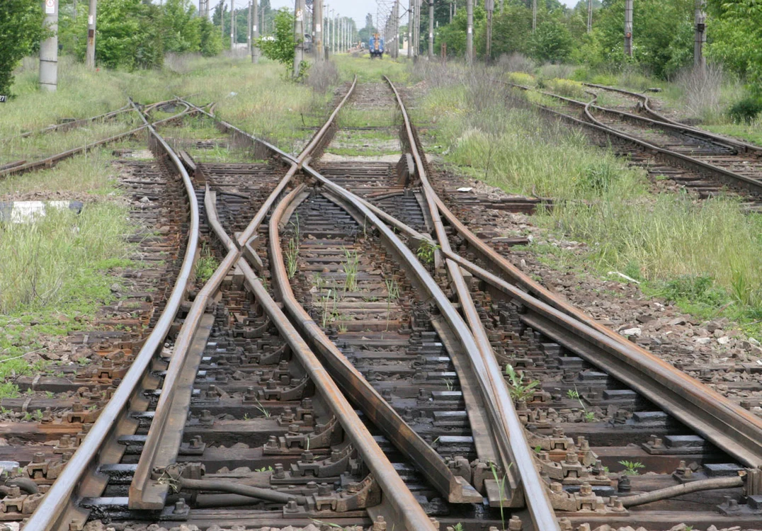 Patru şine de cale ferată au fost furate din staţia CFR Dorohoi