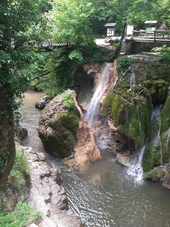 Cascada Bigăr - prăbuşirea celei mai cunoscute şi spectaculoase cascade din România Foto Florin Stoican