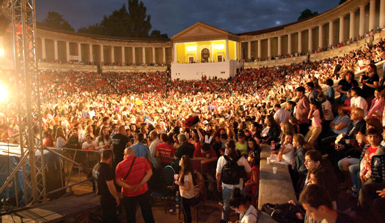 Dorian şi Alina au făcut  senzaţie la Arenele Romane (fotografii: pro tv)