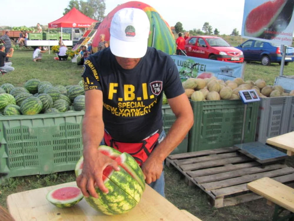 Sezonul lubeniţei de Gottlob s-a încheiat dar pieţele sunt încă pline cu aceste fructe zemoase