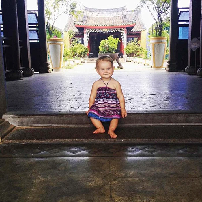 
    Esmé a stat  prima oară  în şezut în  Vietnam  