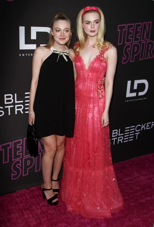 Dakota și Elle Fanning, pe covorul roșu