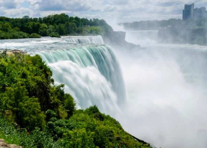 obiective turistice inconjurate de legende