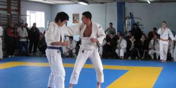 Patru tineri piteşteni vor merge la Campionatul Naţionale