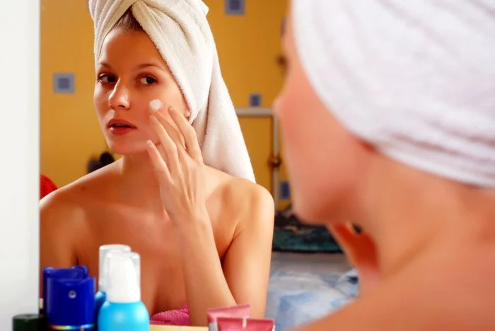 Produsele cosmetice naturiste sunt, de multe ori, mult mai eficiente decât cele din comerţ care sunt pline de chimicale