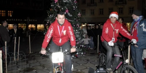 Anul trecut timişorenii au pedalat din greu la bradul din centru