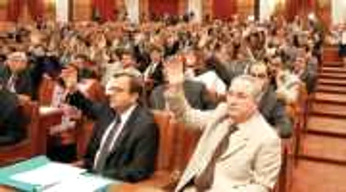 Parlamentarii vor vota varianta finală a legii bugetului peste aproximativ două săptămâni