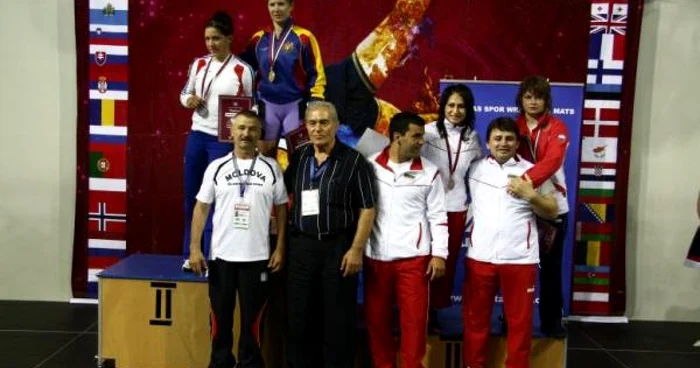 Premianții categoriei de 59 de kilograme la Europenele de Juniori. Mariana Eșanu (în echipamentul tricolor))