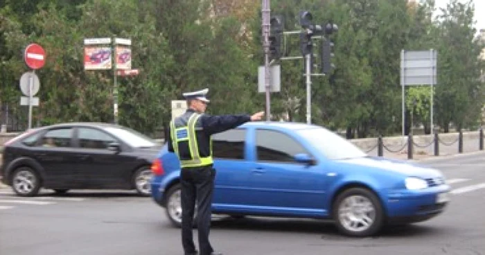 Agenții de circulație monitorizează traficul la orele de vârf